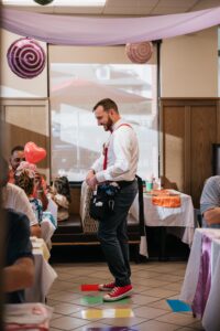 Ty Dailey Making Balloons